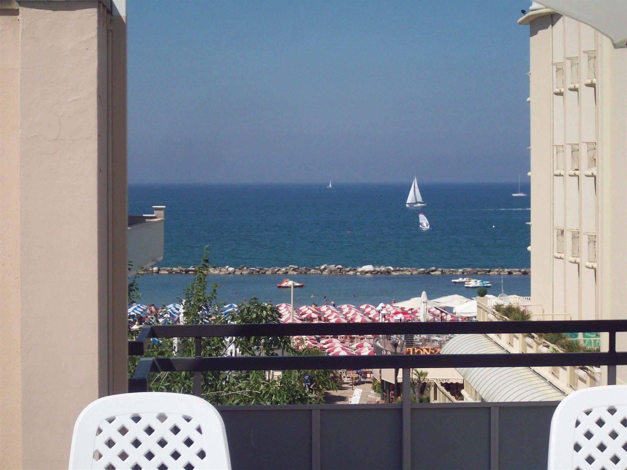 Hotel Des Bains Cattolica Eksteriør bilde